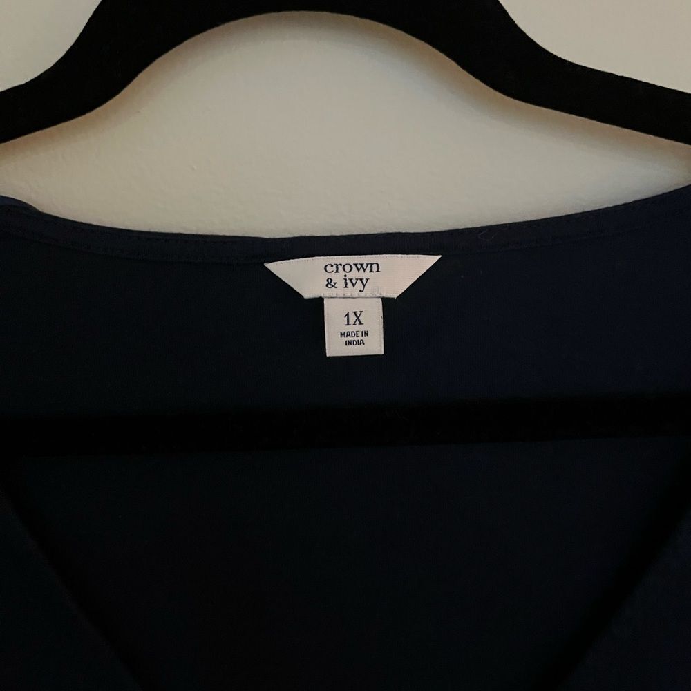 Crown & Ivy
Plus Size Embroidered Scallop Sleeve Top - Picture 4 of 11